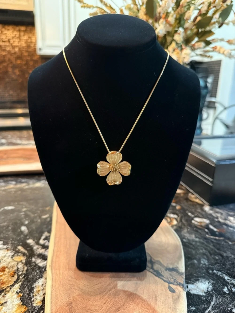 Gold Flower Pendant Necklace - Women Jewelry - Picture 6 of 6